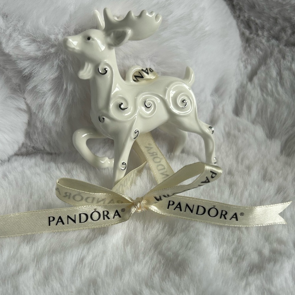🌲*RARE* Pandora White Ceramic Reindeer with Swirl Design 2017 Ornament